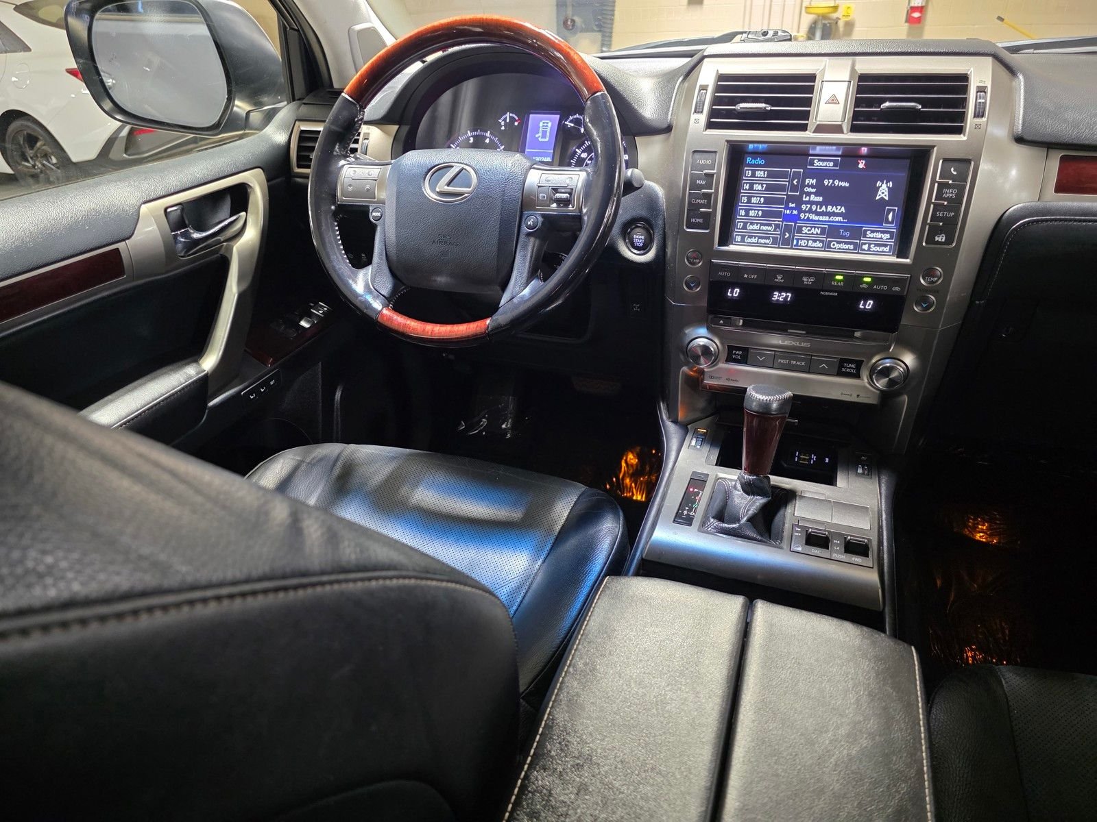 Used 2016 Gray Pearl Lexus 460 image 21