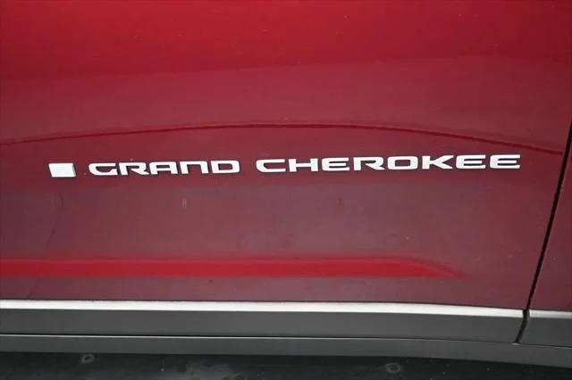 New 2026 Velvet Red Pearl-Coat Exterior Paint Jeep Limited image 6