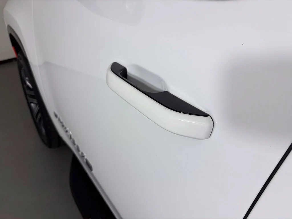 Used 2024 White Jeep Series II image 11