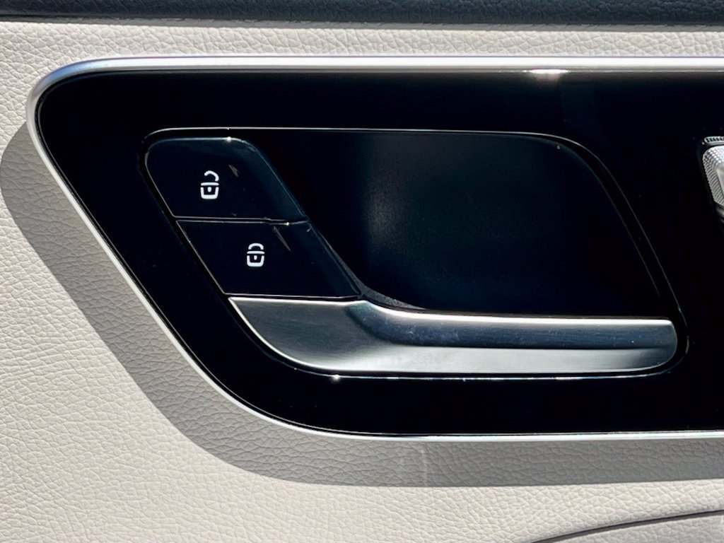 Certified Used 2026  Mercedes-Benz GLC 300 image 30