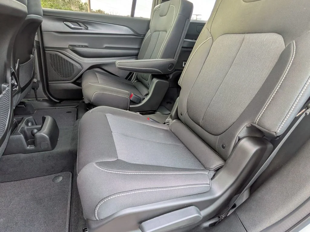 New 2025 White Jeep Laredo image 21