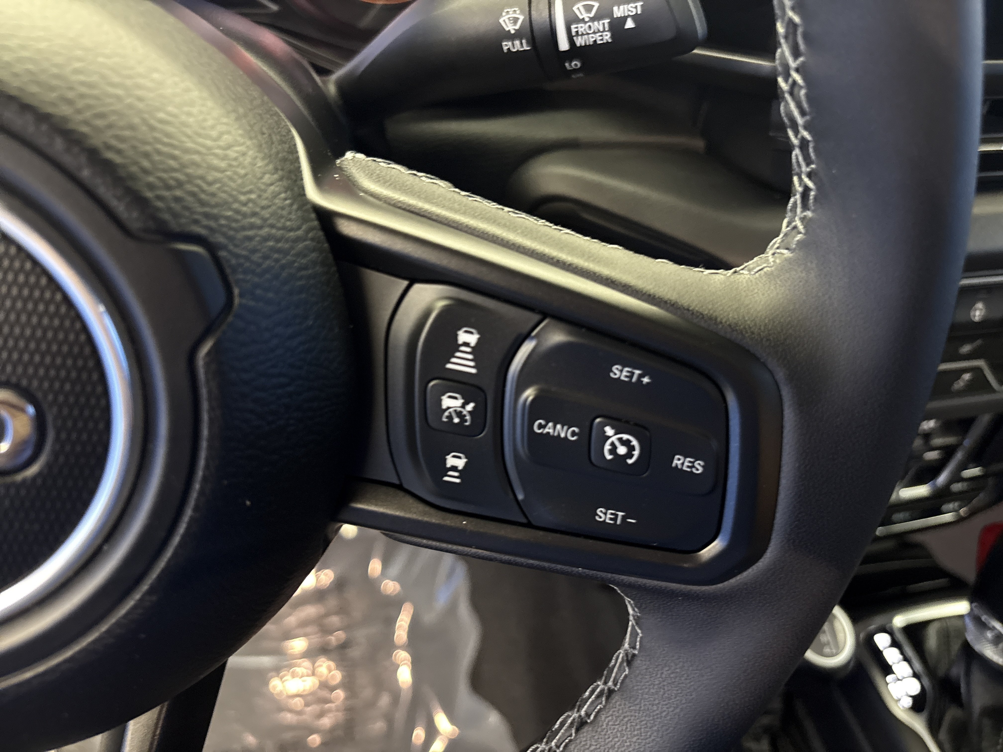 Used 2025 Anvil Clearcoat Jeep Mojave image 15