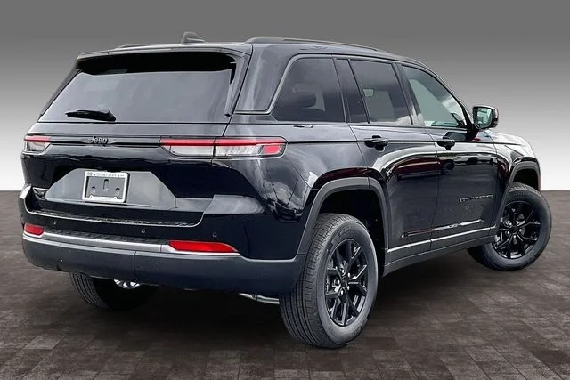 New 2026 Diamond Black Crystal Pearl-Coat Exterior Paint Jeep  image 15