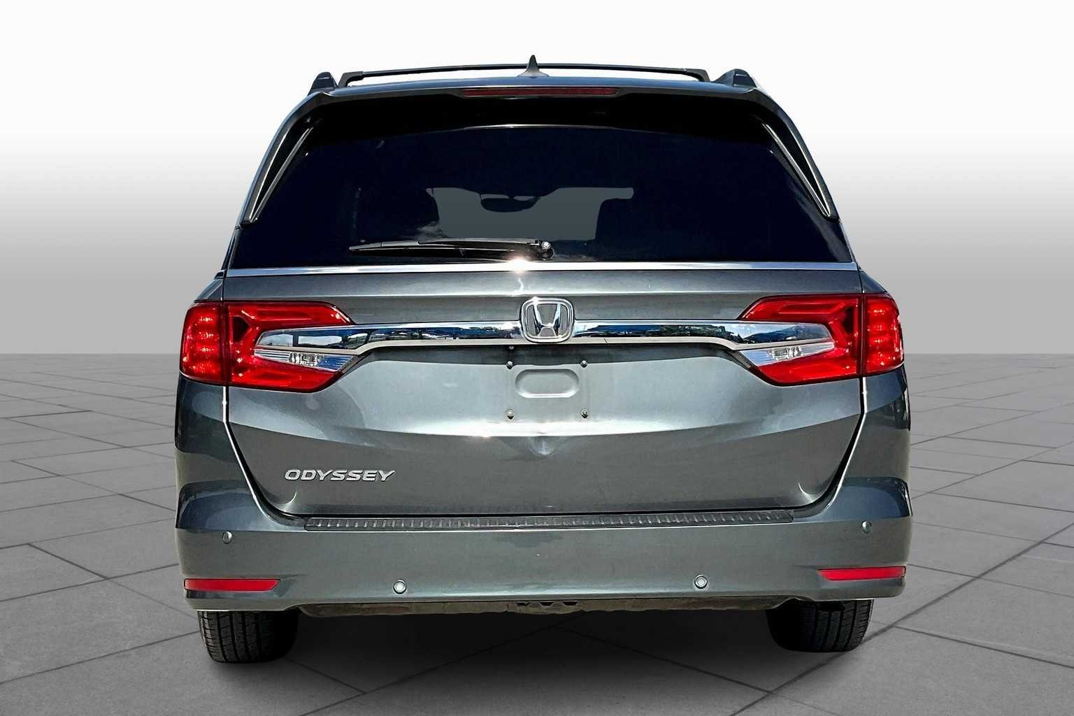 Used 2018 Modern Steel Metallic Honda EX image 4