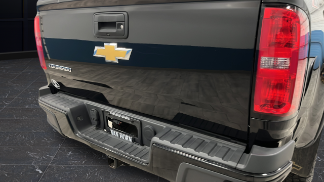 Used 2015 Black Chevrolet Z71 image 33