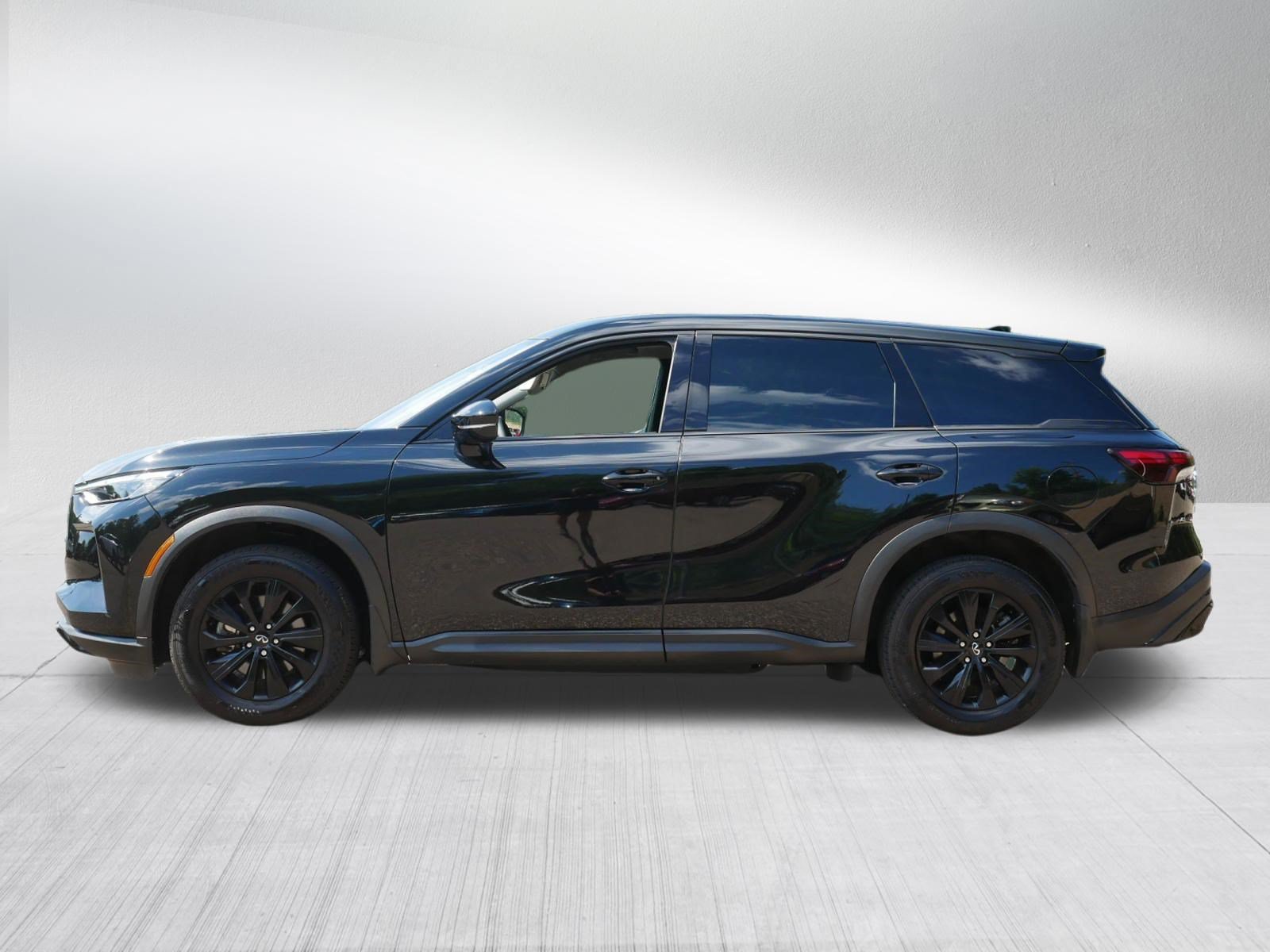 Used 2023 Mineral Black INFINITI PURE image 4