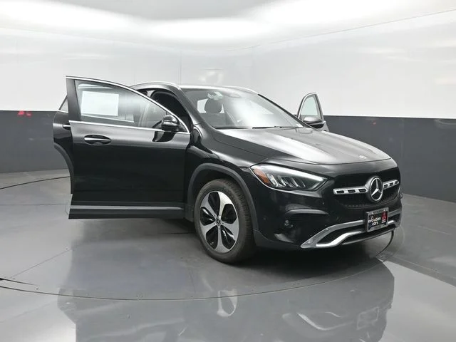 Used 2025 Black Mercedes-Benz GLA 250 image 33