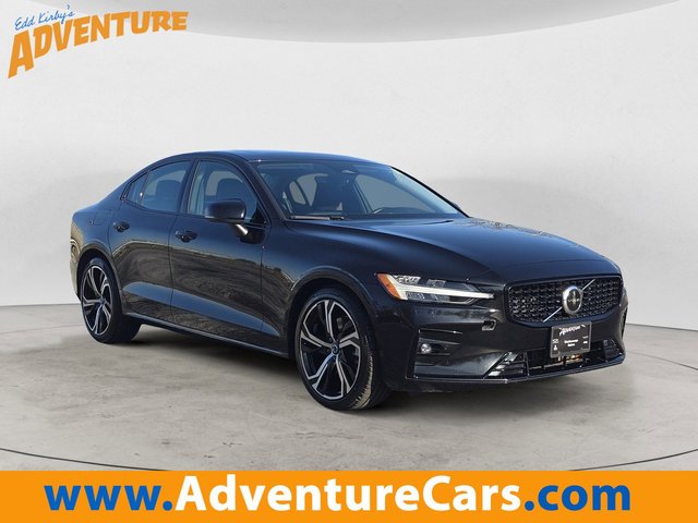 2024 Volvo S60 Core Dark Theme