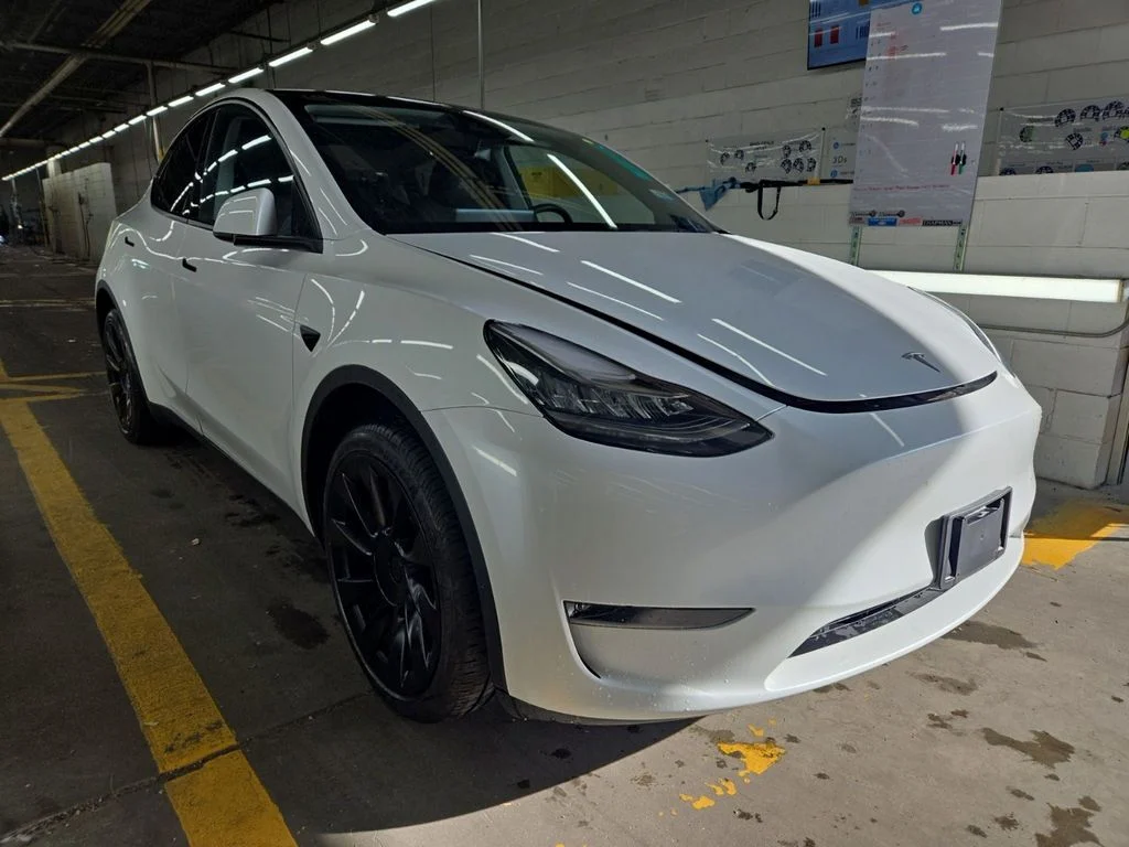 Used 2023 White Tesla Long Range image 3