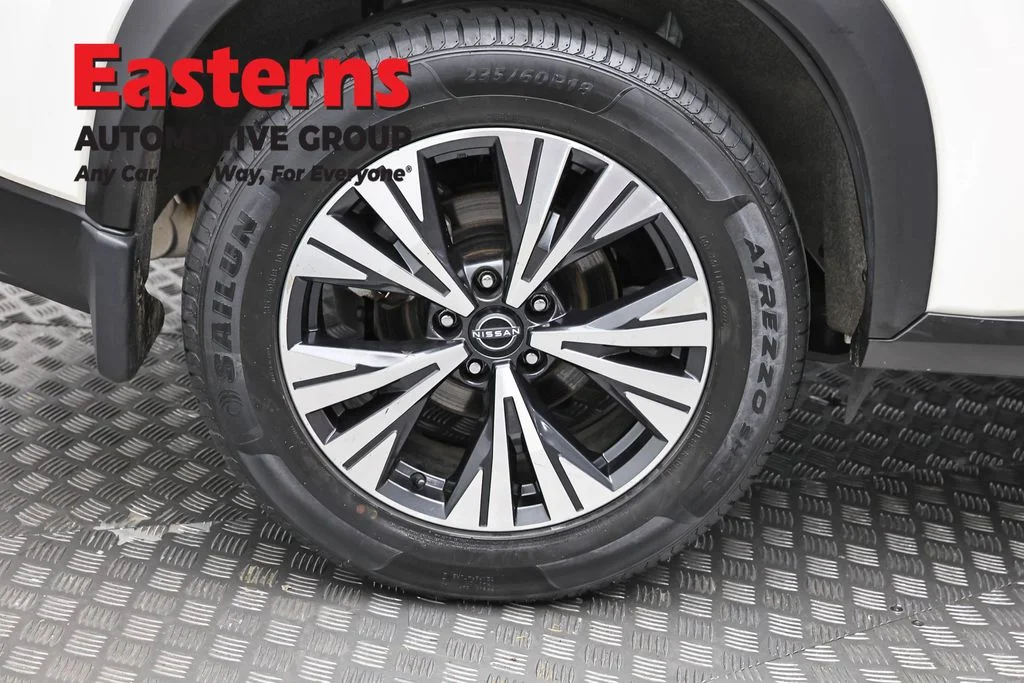 Used 2023 White Nissan SV image 31
