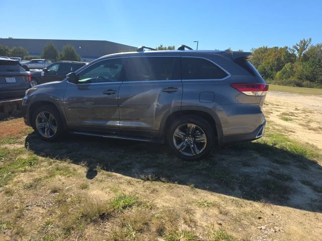 Used 2018 Gray Toyota Limited Platinum image 4