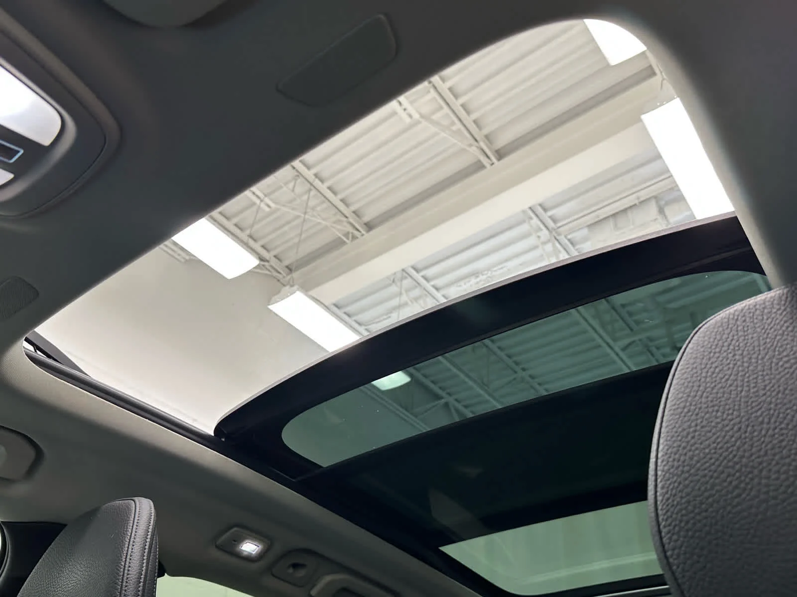 Used 2024 Vapour Grey Metallic Volvo Plus image 41