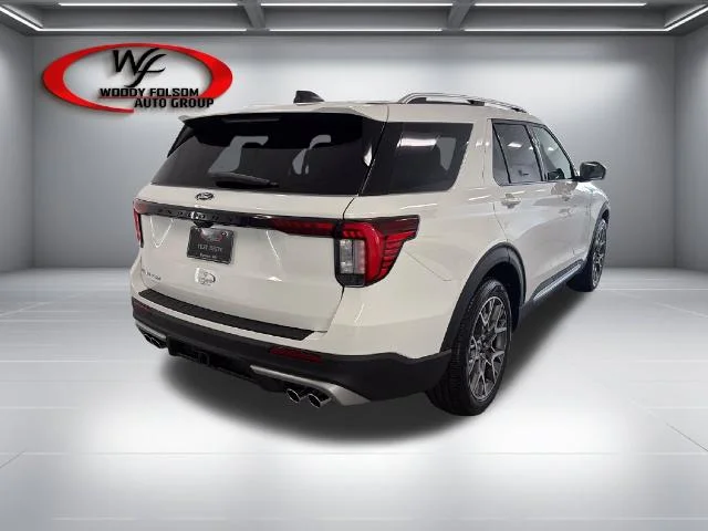 New 2027 Star White Metallic Tri-Coat Ford Platinum™ image 24