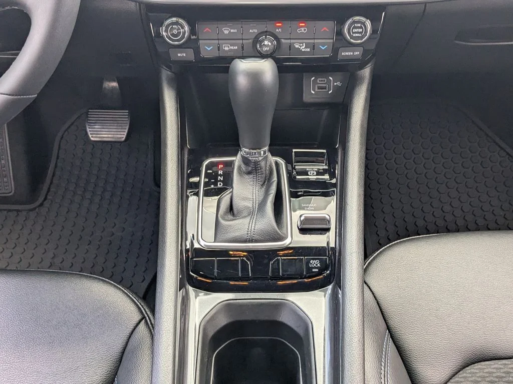 Used 2025 Black Jeep Latitude image 20