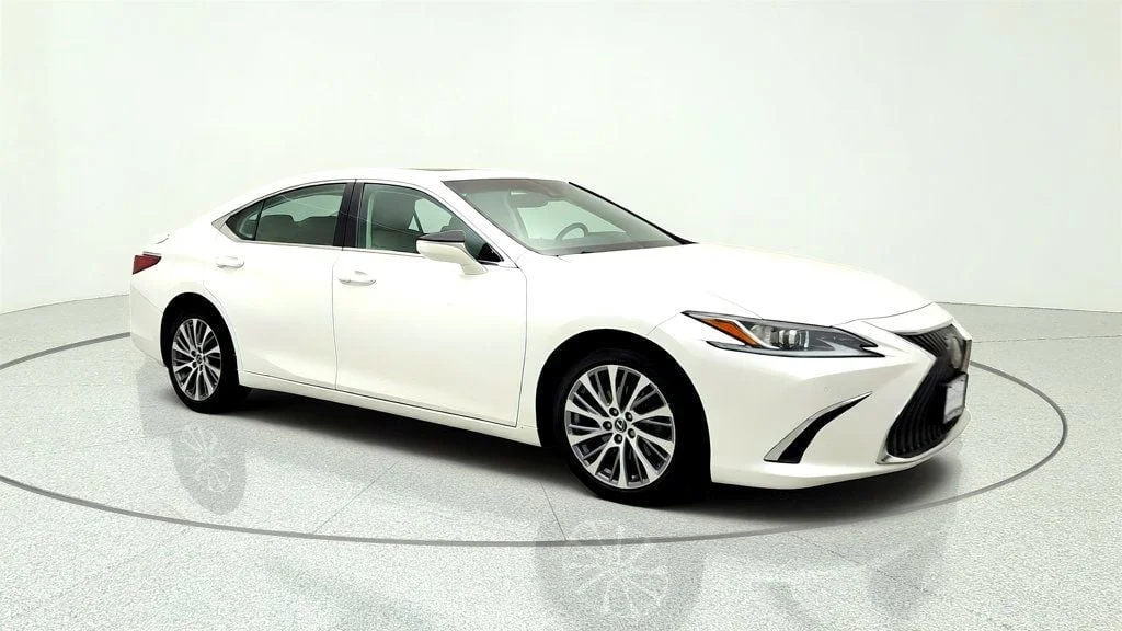 Used 2021 Eminent White Pearl Lexus ES 250 AWD w/ Premium Pkg & Blind Spot Monitor image 3