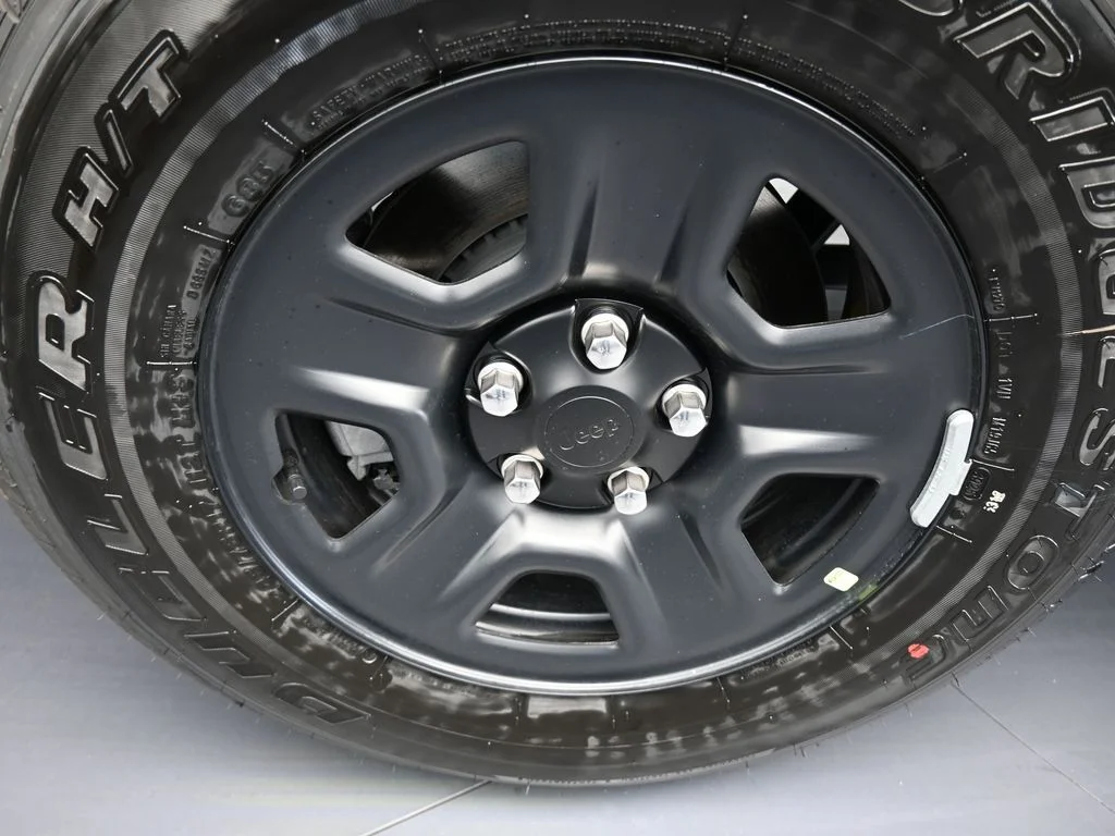 New 2026 Hydro Blue Pearl-Coat Exterior Paint Jeep Sport image 34