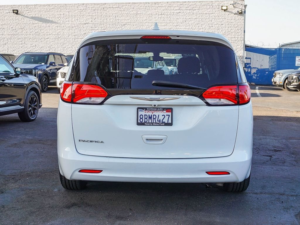 Used 2017 White Chrysler Touring image 6