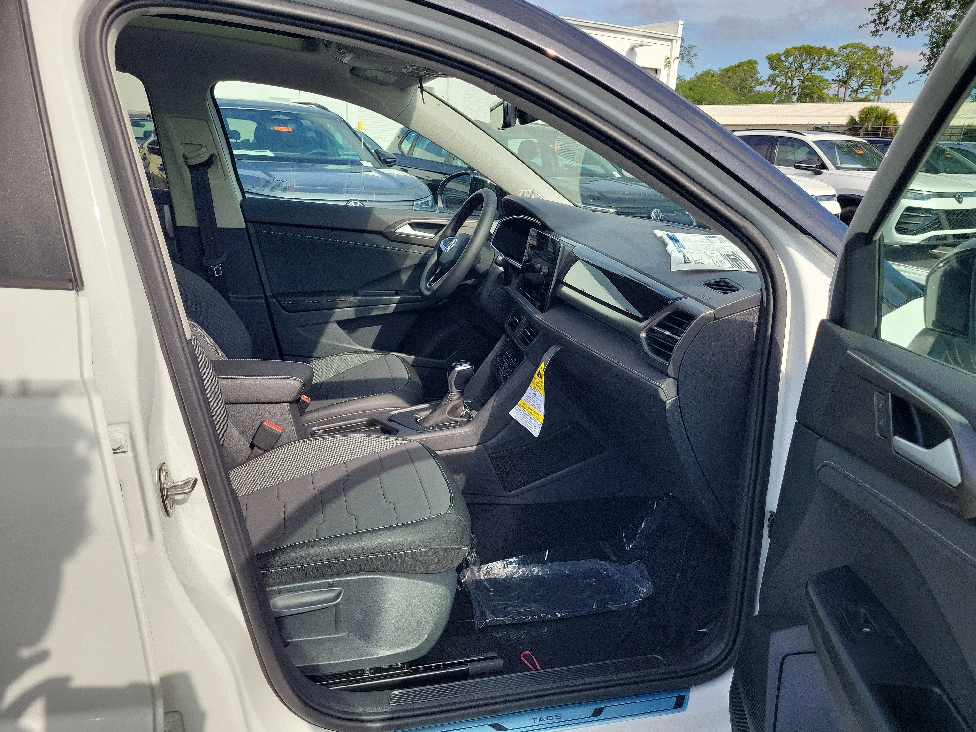 New 2026 White Volkswagen 1.5T SE Black image 8