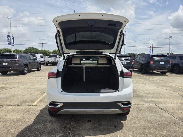 Used 2023 Summit White Buick Preferred image 29