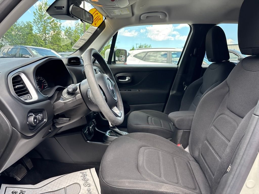 Used 2021 White Jeep Latitude image 12