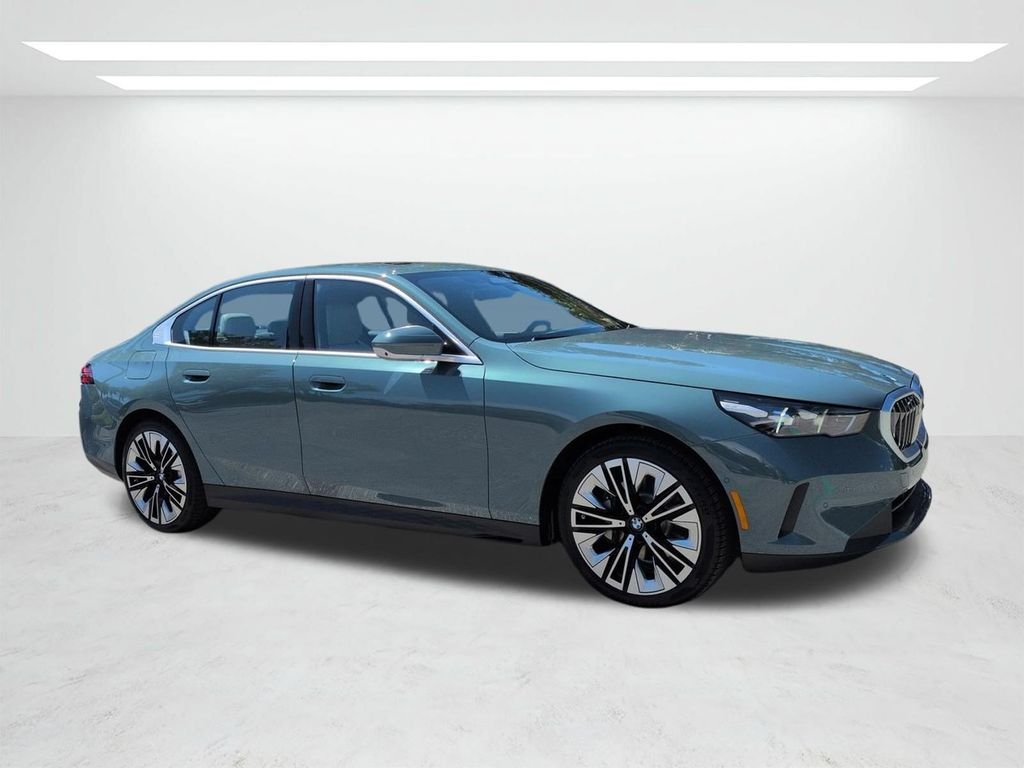 New 2027 Cape York Green Metallic BMW 530i xDrive image 2