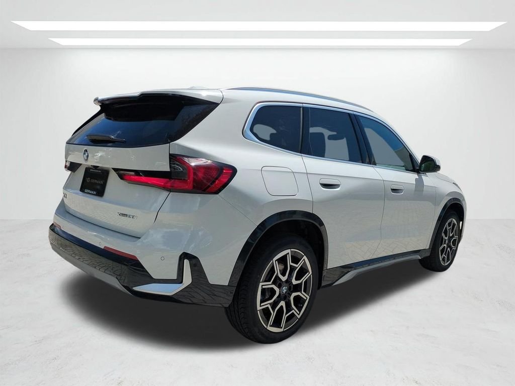 New 2027 Alpine White BMW xDrive28i image 4
