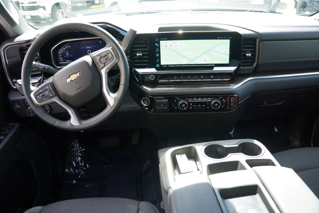 Used 2023 Summit White Chevrolet LT image 18