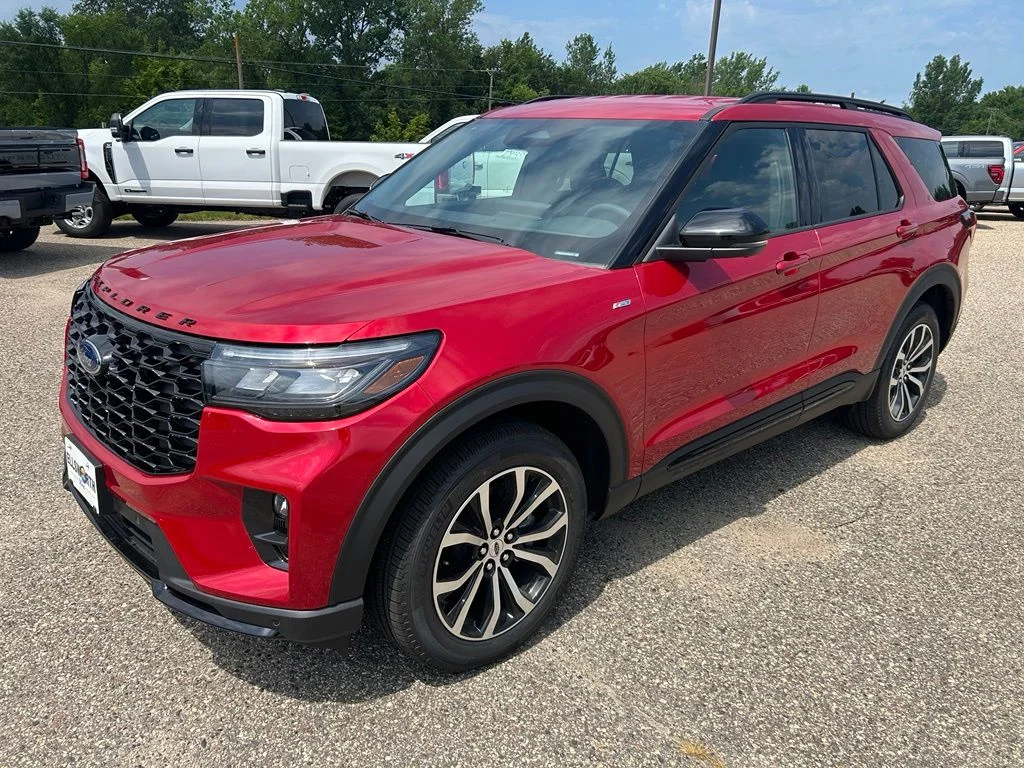 New 2026 Rapid Red Metallic Tinted Clearcoat Ford ST-Line image 3