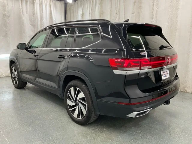 Used 2025 Black Volkswagen 2.0T SE w/Technology image 5