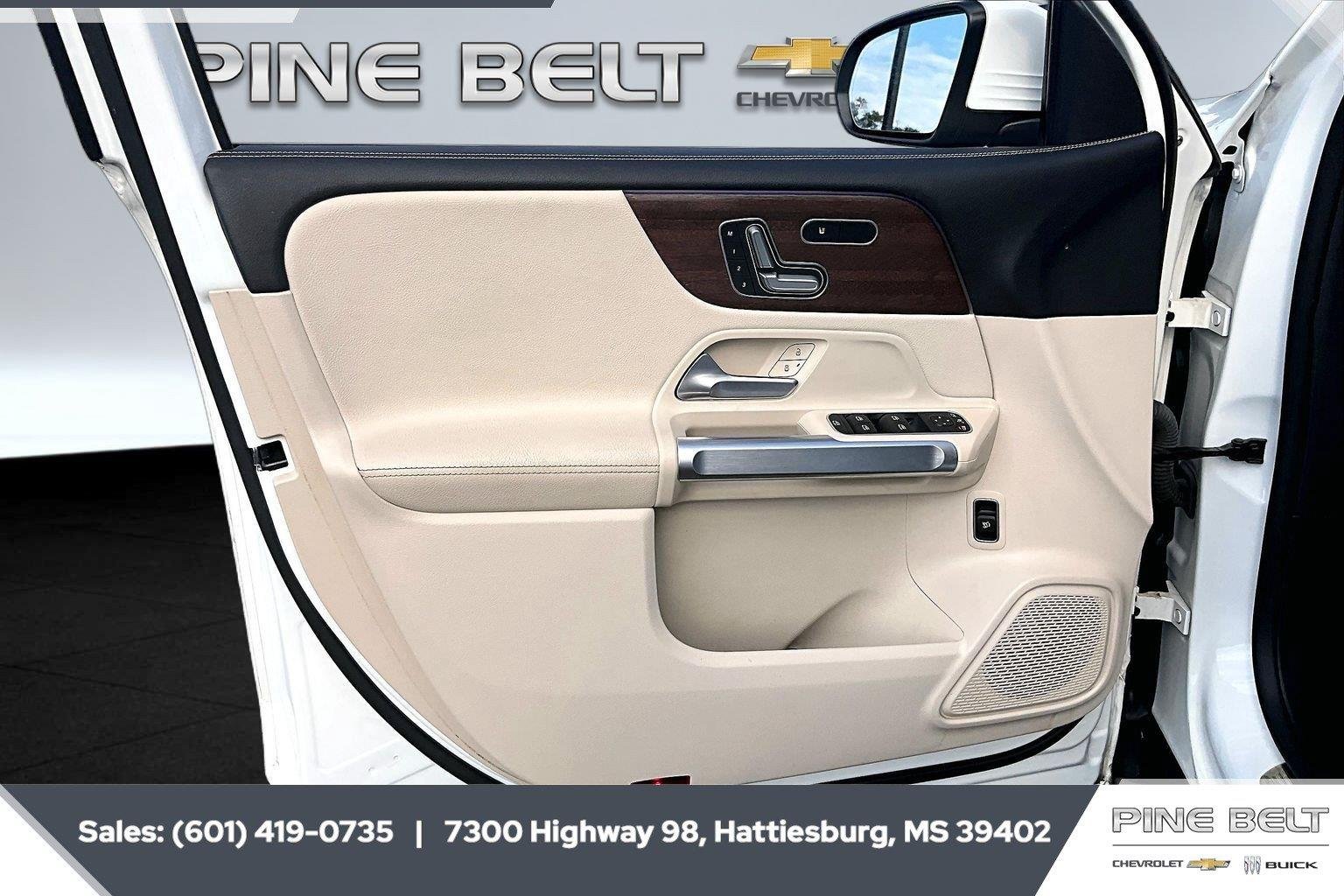Used 2023 White Mercedes-Benz GLB 250 image 17
