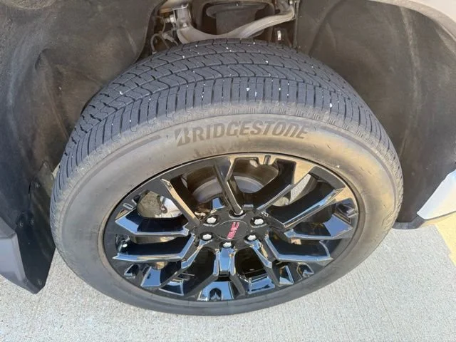 Used 2024 White Frost Tricoat GMC Denali image 59