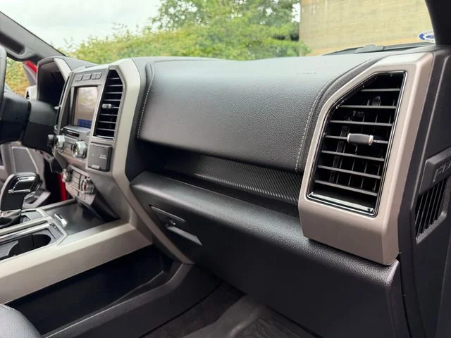 Used 2020  Ford Lariat image 24