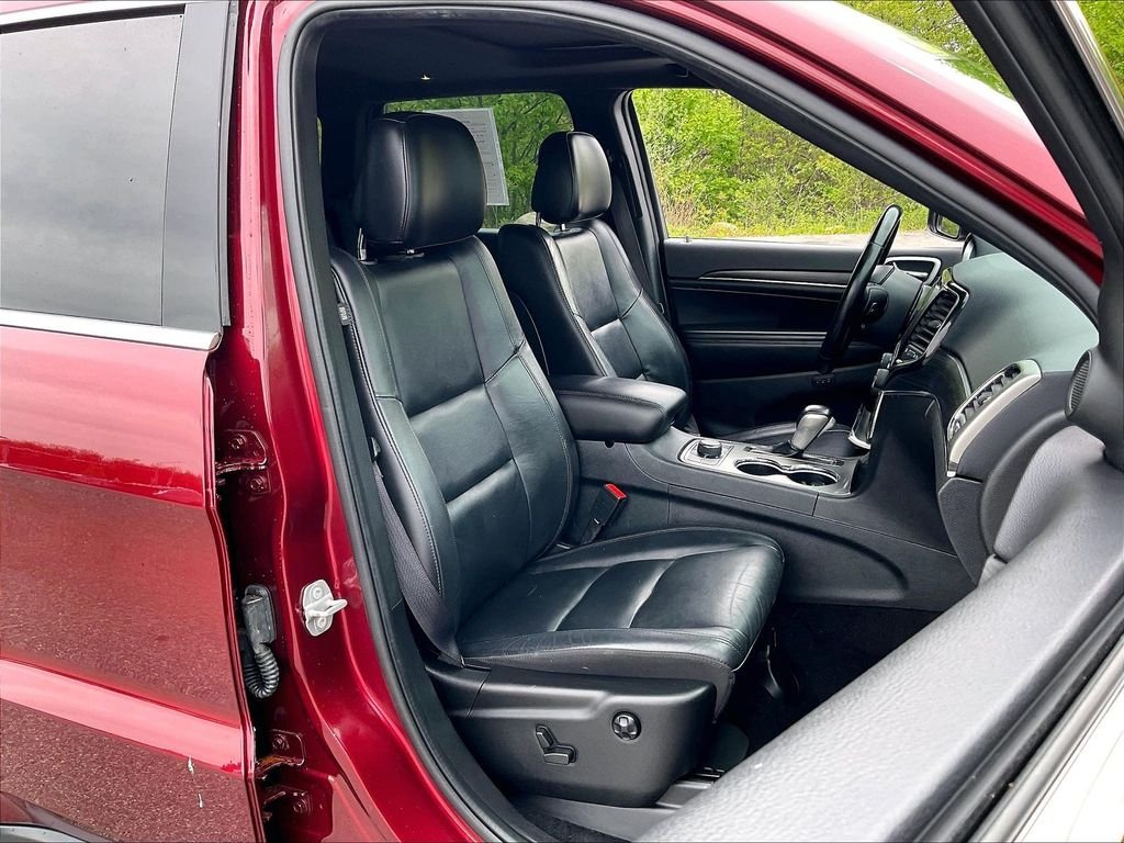 Used 2022 Velvet Red Pearlcoat Jeep Limited image 10