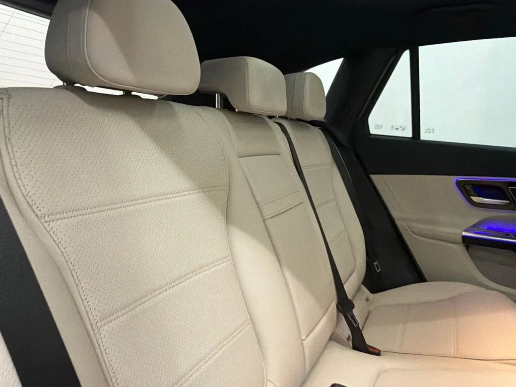 New 2027 White Mercedes-Benz GLC 300 image 24