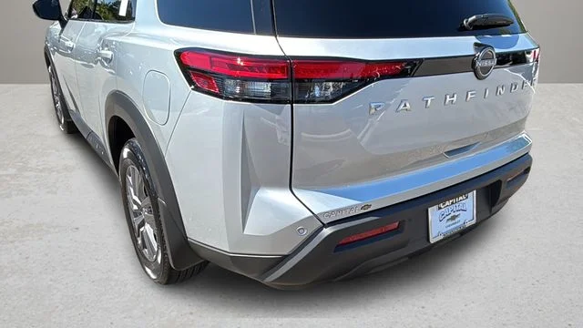 Used 2025 Silver Nissan S image 36