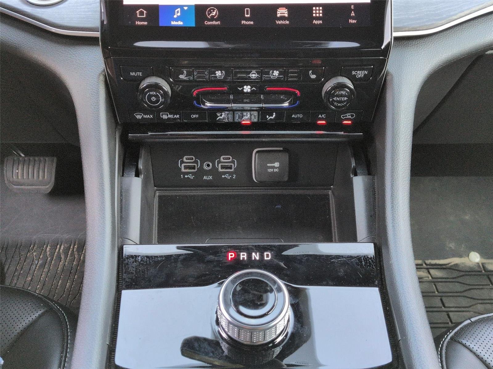 Used 2025 Diamond Black Crystal Pearlcoat Jeep Limited image 28