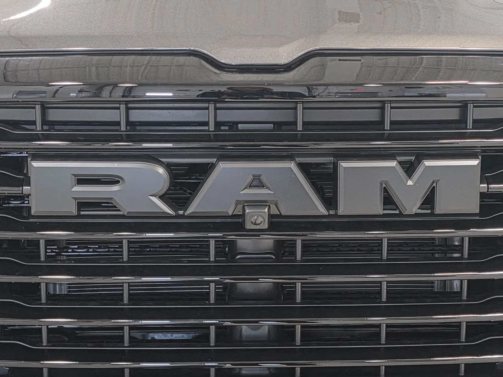 New 2026 Granite Crystal Metallic Clear-Coat Exterior Paint RAM Laramie image 13