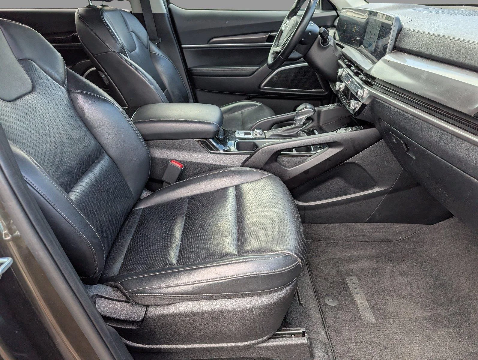 Used 2025 Dark Moss Kia S image 41
