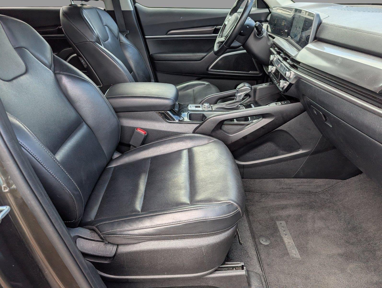 Used 2025 Dark Moss Kia S image 41
