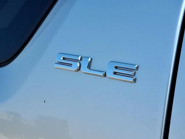 Used 2017 QUICKSILVER METALLIC GMC SLE image 23