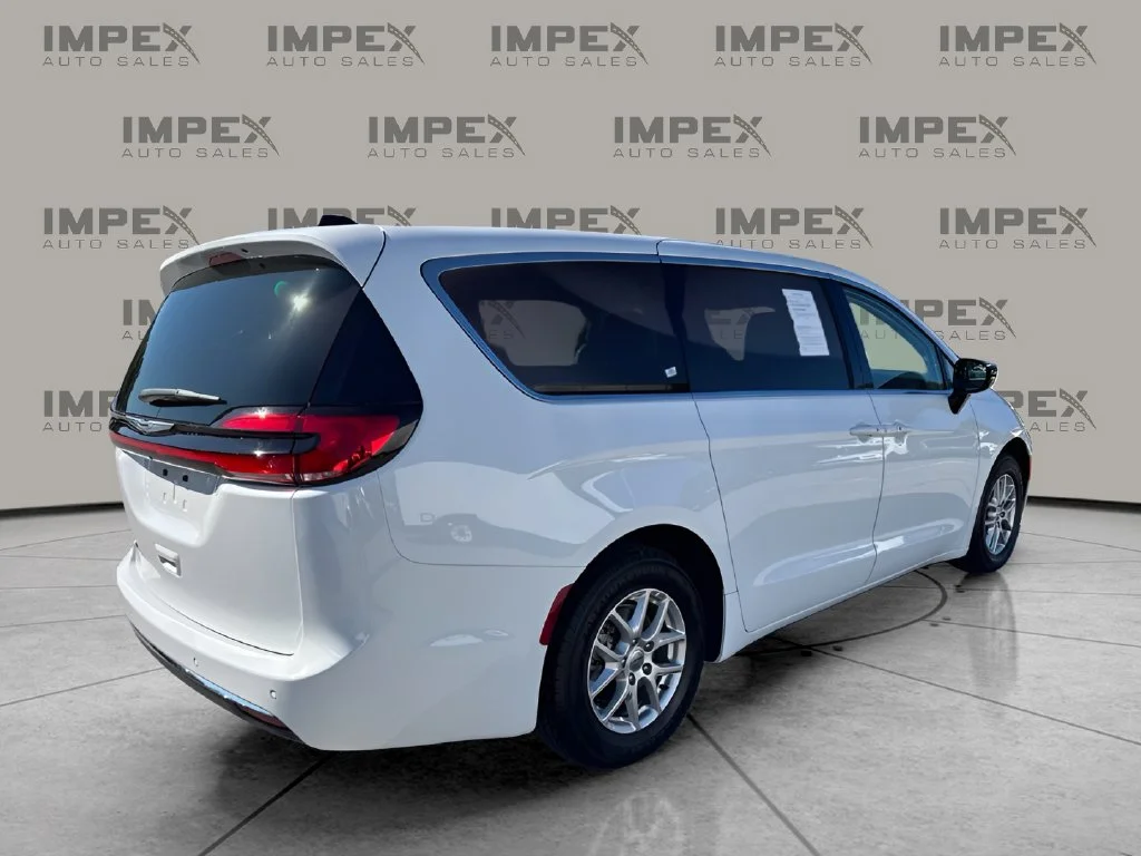 Used 2024 White Chrysler Touring L image 5