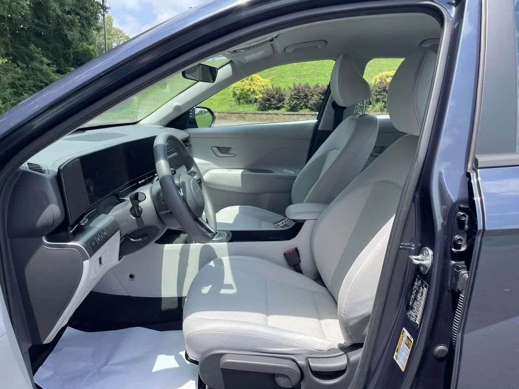 Used 2024 Blue Hyundai SE image 16