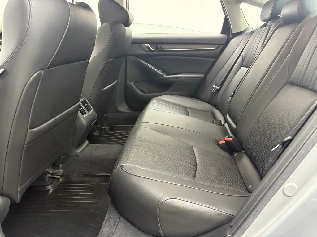 Used 2020 Silver Honda EX-L image 37
