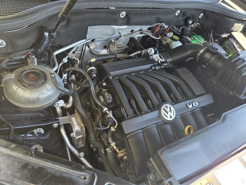Used 2022 Deep Black Pearl Volkswagen 3.6L V6 SEL R-LINE 4MOTION image 32