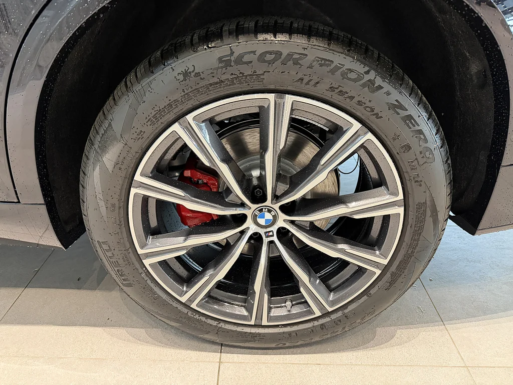 New 2026 Carbon Black Metallic BMW xDrive40i image 7