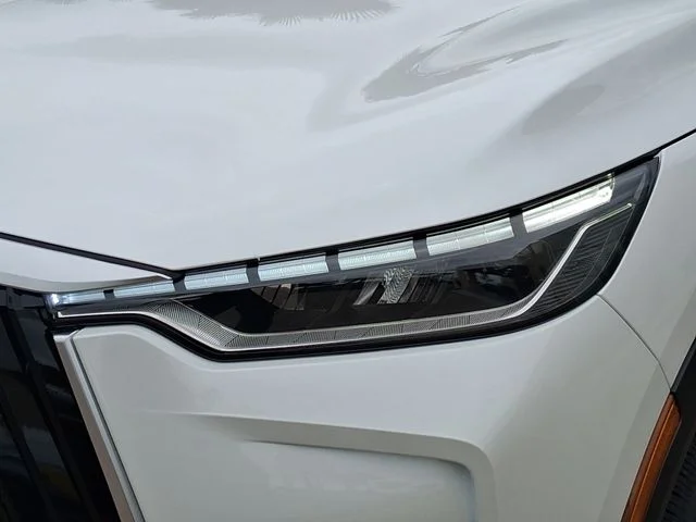 New 2027 RADIANT WHITE INFINITI Pure FWD image 7