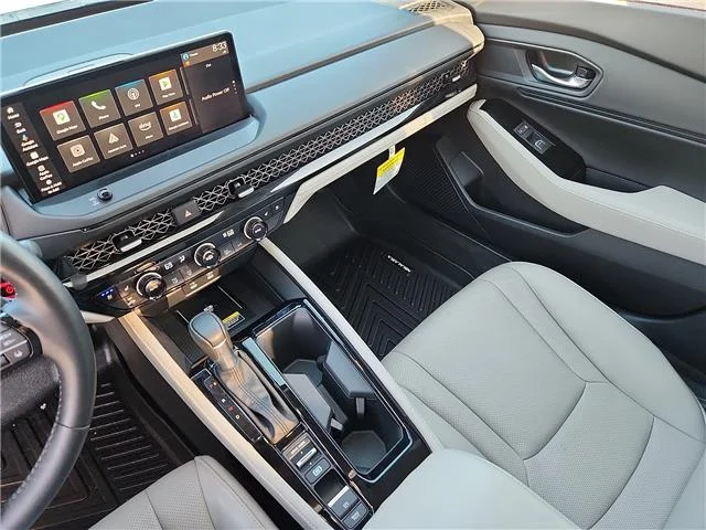 Used 2025 White Honda Touring image 20