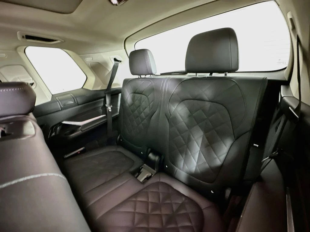 Used 2025 White Metallic BMW xDrive40i image 29