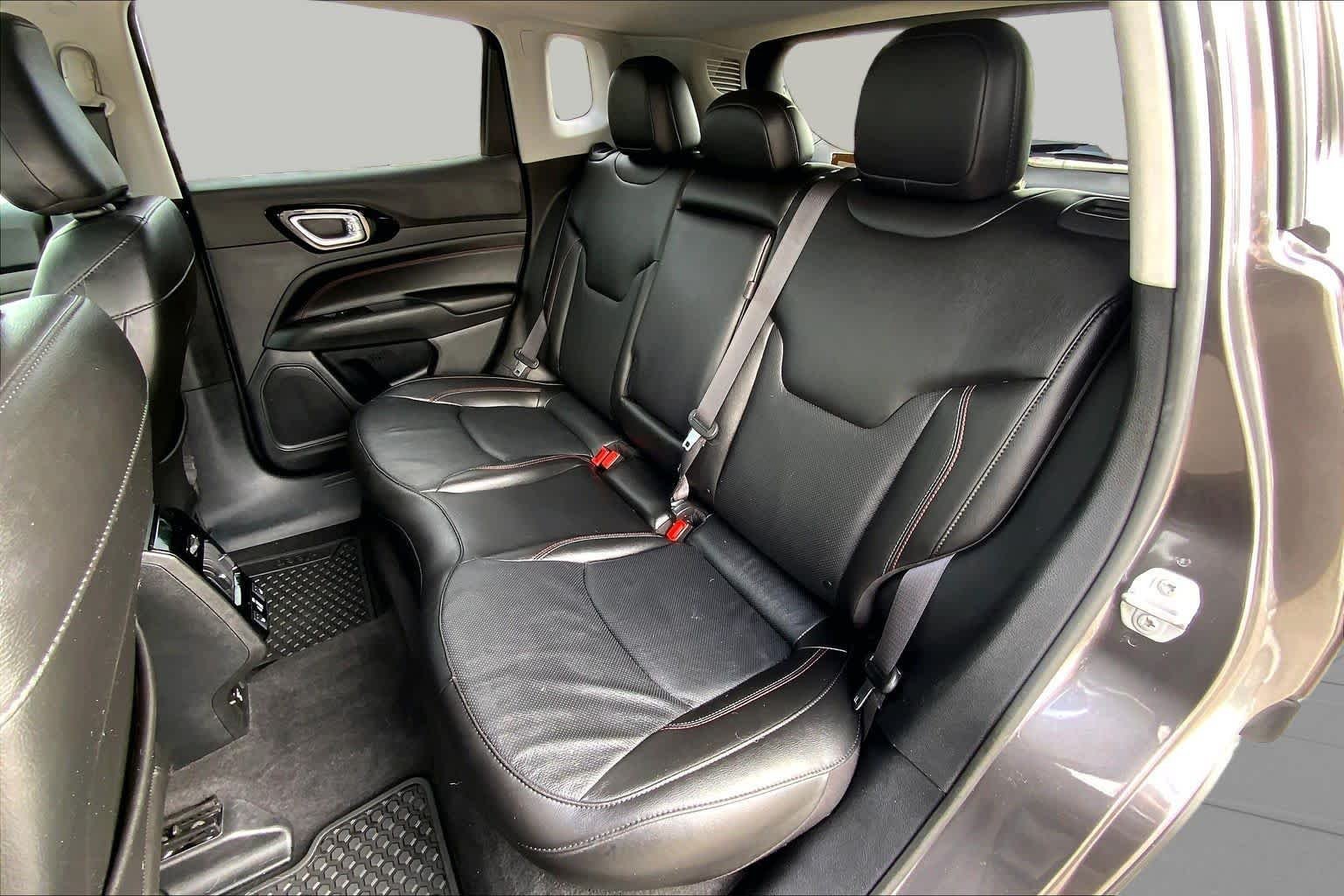 Used 2022 Granite Crystal Metallic Clearcoat Jeep Trailhawk image 17