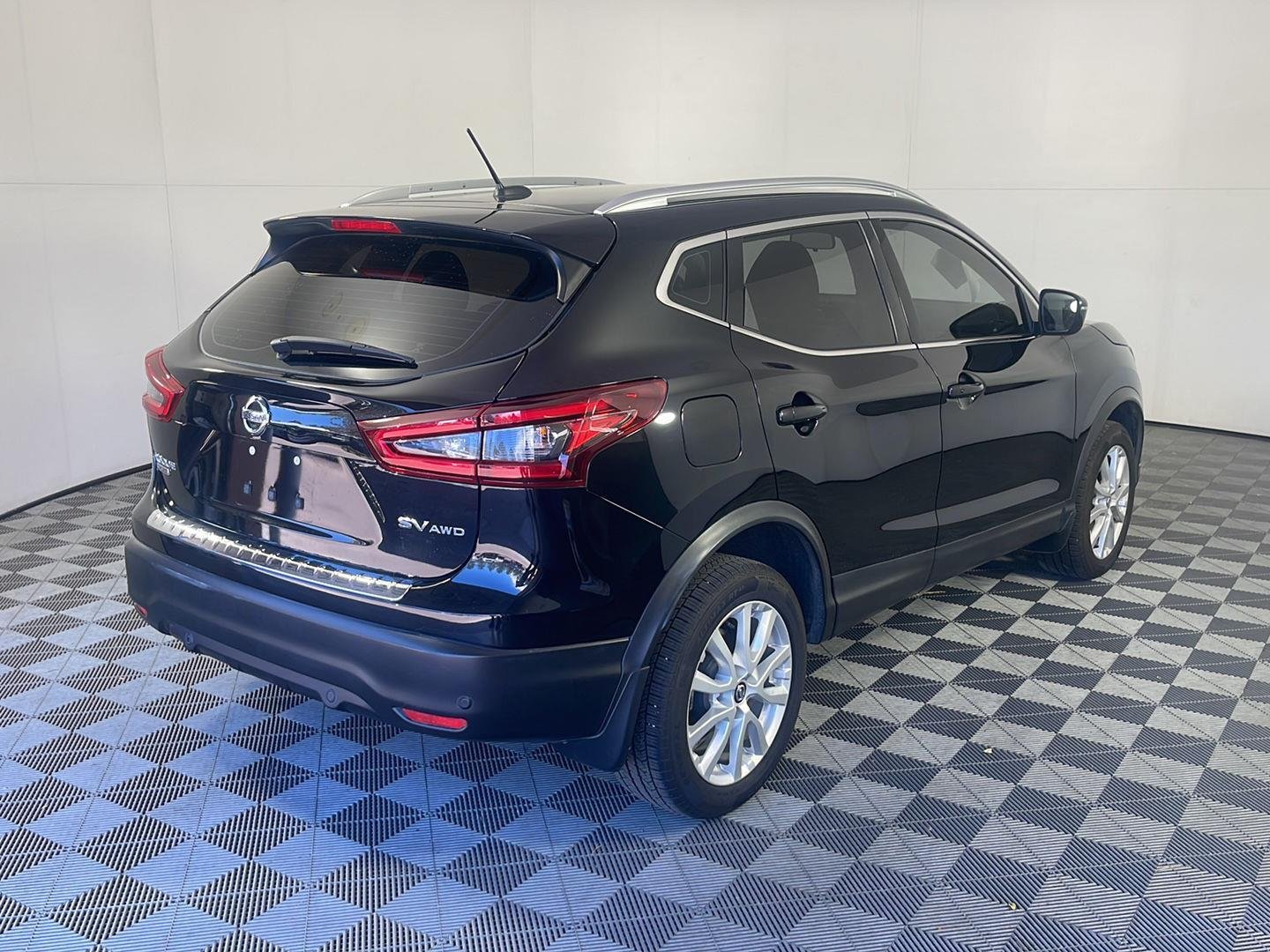 Used 2022 Magnetic Black Pearl Nissan SV image 7